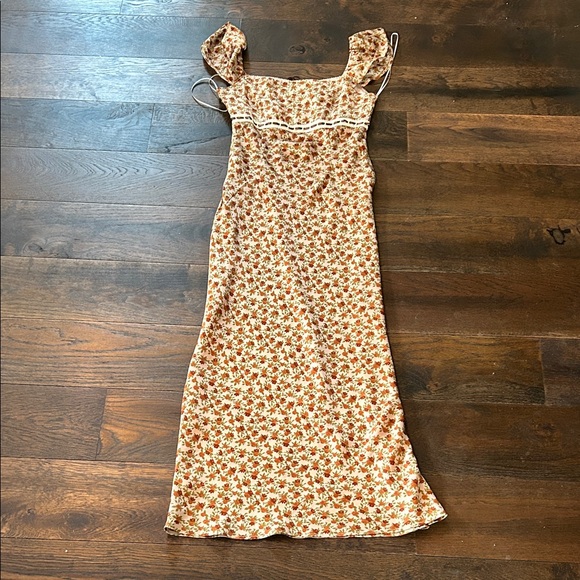 Bailey Rose Satin Floral Midi Dress with Puff Sleeves - Picture 6 of 6